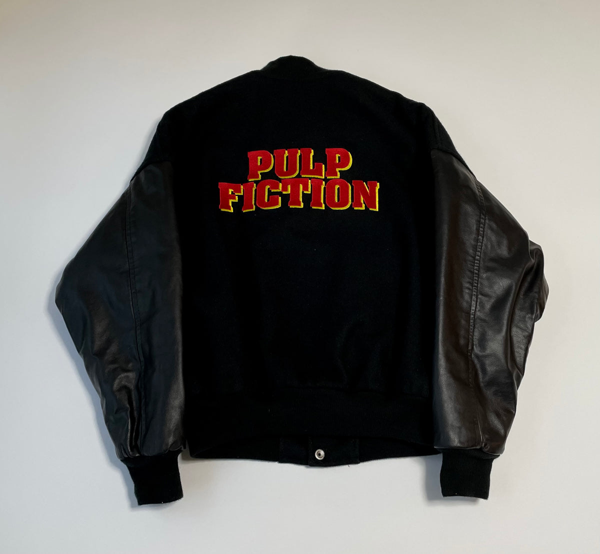 90s vintage pulp fiction “film crew” jacket L – NO BURCANCY